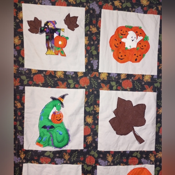 Vintage Halloween Quilt Size 37x36in EUC - Picture 4 of 9